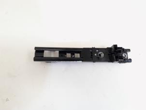 Gebruikte Veiligheidsgordel Geleider Mercedes C Estate (S204) 2.2 C-200 CDI 16V . Prijs € 20,00 Margeregeling aangeboden door GEJO Revisie & Onderdelen BV