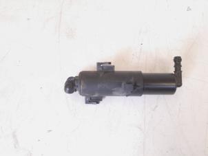 Gebruikte Koplampsproeier pomp Audi A4 Avant (B8) 2.0 TDI 16V Prijs € 49,00 Margeregeling aangeboden door GEJO Revisie & Onderdelen BV