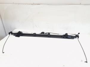 Gebruikte Rolgordijn achter Audi A8 (D4) 4.2 TDI V8 32V Quattro Prijs € 160,00 Margeregeling aangeboden door GEJO Revisie & Onderdelen BV