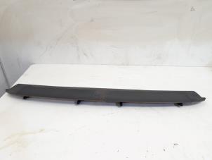 Gebruikte Rolgordijn achter Audi A8 (D4) 4.2 TDI V8 32V Quattro Prijs € 150,00 Margeregeling aangeboden door GEJO Revisie & Onderdelen BV