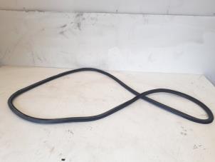 Begagnade Främre dörrtätning, 4-dörrars, vänster Audi SQ5 (8RB) 3.0 TDI V6 24V Pris € 25,00 Marginaltabell erbjuds av GEJO Revisie & Onderdelen BV