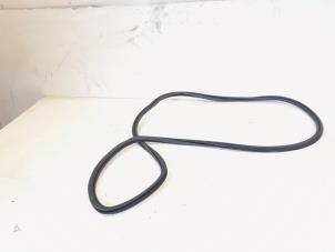 Begagnade Dörrtätning, 4-dörrars, höger bak Audi SQ5 (8RB) 3.0 TDI V6 24V Pris € 20,00 Marginaltabell erbjuds av GEJO Revisie & Onderdelen BV