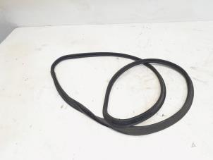 Begagnade Tätning, baklucka Mercedes CLA (117.3) 1.5 CLA-180 CDI, 180 d 16V Pris € 24,95 Marginaltabell erbjuds av GEJO Revisie & Onderdelen BV