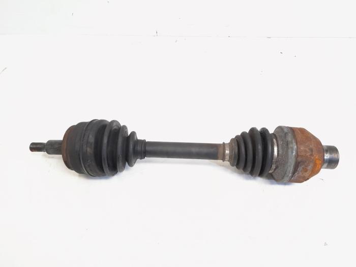 Drivaxel, vänster fram från en Volkswagen Transporter T5 2.5 TDi 2004