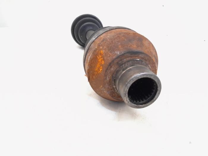 Drivaxel, vänster fram från en Volkswagen Transporter T5 2.5 TDi 2004