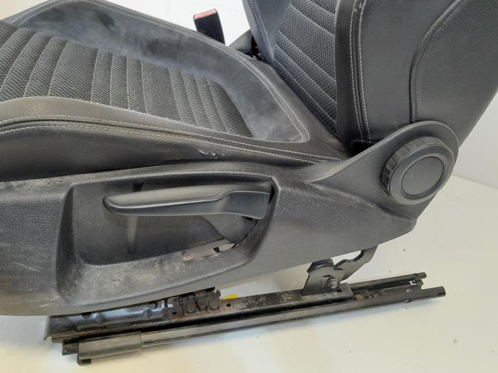 Zestaw powlok (kompletny) z Volkswagen Scirocco (137/13AD) 1.4 TSI 122 16V 2011