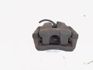 Używane Zacisk hamulcowy lewy tyl Landrover Range Rover Sport (LS) 2.7 TDV6 24V Cena € 37,50 Procedura marży oferowane przez GEJO Revisie & Onderdelen BV