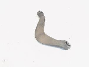 Gebruikte Draagarm boven rechts-achter Audi A4 Avant (B8) 2.0 TDI 16V Prijs € 10,00 Margeregeling aangeboden door GEJO Revisie & Onderdelen BV