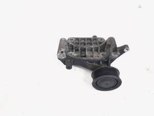 Gebruikte Dynamosteun boven Audi A4 Avant (B8) 3.0 TDI V6 24V Quattro Prijs € 19,95 Margeregeling aangeboden door GEJO Revisie & Onderdelen BV