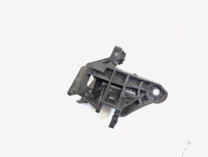 Gebruikte Steun (diversen) Peugeot 208 I (CA/CC/CK/CL) 1.2 Vti 12V PureTech Prijs € 19,00 Margeregeling aangeboden door GEJO Revisie & Onderdelen BV