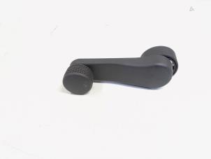 Begagnade Fönsterreglage Volkswagen Golf V (1K1) 1.4 TSI 122 16V Pris € 9,00 Marginaltabell erbjuds av GEJO Revisie & Onderdelen BV