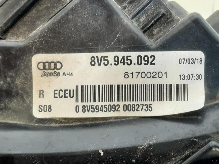 Baklykta, höger från en Audi A3 Limousine (8VS/8VM) 1.0 TFSI 12V 2018