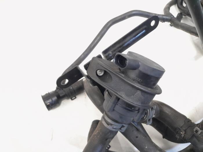 Termostathus från en Volkswagen Passat Variant (365) 1.4 TSI 16V 2010