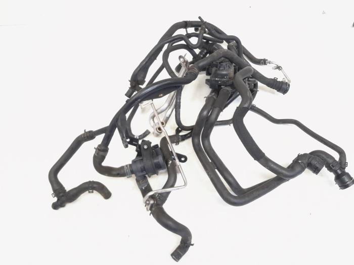 Termostathus från en Volkswagen Passat Variant (365) 1.4 TSI 16V 2010