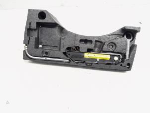 Używane Zestaw do wymiany kola Volkswagen Passat Variant (3C5) 2.0 TDI 140 Cena € 50,00 Procedura marży oferowane przez GEJO Revisie & Onderdelen BV