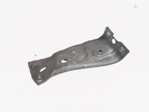 Używane Wspornik (rózne) Volkswagen Passat Variant (3C5) 2.0 TDI 140 Cena € 5,00 Procedura marży oferowane przez GEJO Revisie & Onderdelen BV