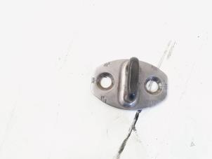 Gebruikte Slotplaat voor Volkswagen Transporter T5 2.5 TDi Prijs € 9,00 Margeregeling aangeboden door GEJO Revisie & Onderdelen BV