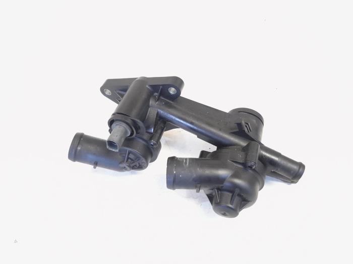 Termostathus från en Audi A3 Sportback (8PA) 1.4 TFSI 16V 2011