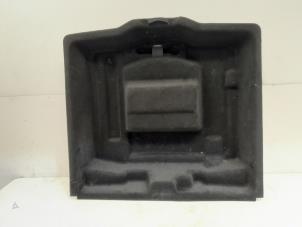 Gebruikte Opbergvak Lynk &amp; Co 01 1.5 PHEV Prijs € 49,00 Margeregeling aangeboden door GEJO Revisie & Onderdelen BV