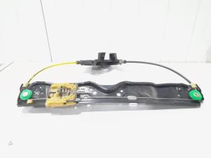 Begagnade Fönstermekanism för bakre dörr, 4-dörrars, vänster Landrover Range Rover Evoque (LVJ/LVS) 2.2 TD4 16V Pris € 30,25 Inklusive moms erbjuds av GEJO Revisie & Onderdelen BV