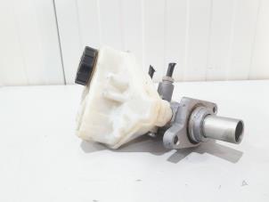 Gebruikte Hoofdremcilinder Landrover Range Rover Evoque (LVJ/LVS) 2.2 TD4 16V Prijs € 29,00 Margeregeling aangeboden door GEJO Revisie & Onderdelen BV