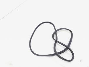 Begagnade Baklucka, tätning Landrover Range Rover Evoque (LVJ/LVS) 2.2 TD4 16V Pris € 24,00 Marginaltabell erbjuds av GEJO Revisie & Onderdelen BV