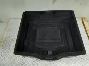 Gebruikte Opbergvak Lynk &amp; Co 01 1.5 PHEV Prijs € 49,00 Margeregeling aangeboden door GEJO Revisie & Onderdelen BV