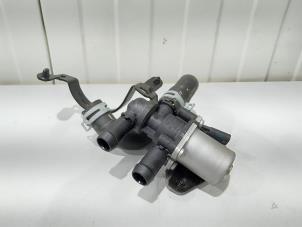 Gebruikte Extra waterpomp Lynk &amp; Co 01 1.5 PHEV Prijs € 29,00 Margeregeling aangeboden door GEJO Revisie & Onderdelen BV