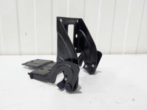 Begagnade Armstöd Lynk &amp; Co 01 1.5 PHEV Pris € 15,00 Marginaltabell erbjuds av GEJO Revisie & Onderdelen BV