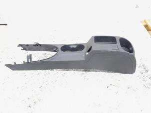 Gebruikte Middenconsoles Volkswagen Caddy III (2KA,2KH,2CA,2CH) 1.6 TDI 16V Prijs € 29,00 Margeregeling aangeboden door GEJO Revisie & Onderdelen BV