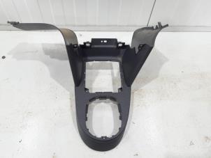 Gebruikte Middenconsoles Volkswagen Caddy III (2KA,2KH,2CA,2CH) 1.6 TDI 16V Prijs € 19,00 Margeregeling aangeboden door GEJO Revisie & Onderdelen BV