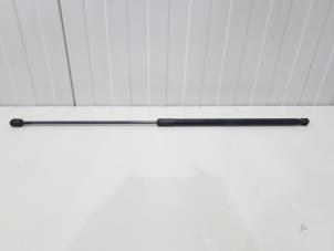 Gebruikte Gasdemper Motorkap rechts Audi A5 Sportback (8TA) 1.8 TFSI 16V Prijs € 9,00 Margeregeling aangeboden door GEJO Revisie & Onderdelen BV