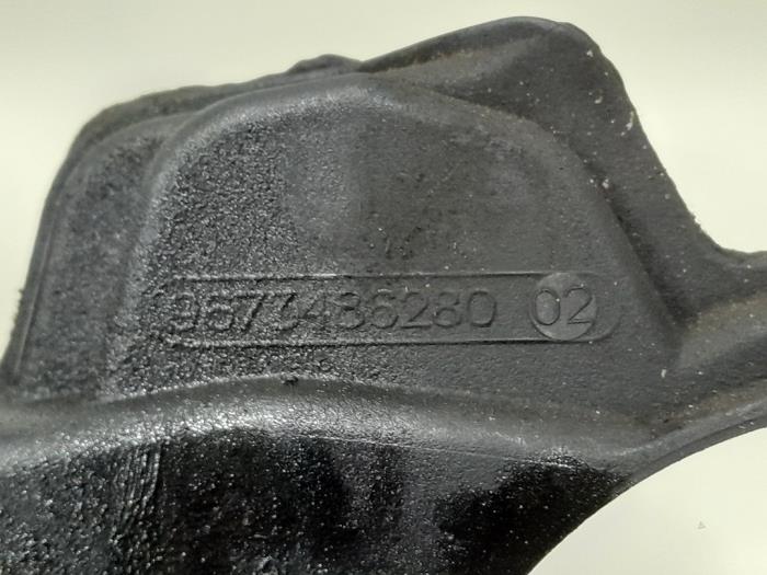 Kamremsskydd från en Volvo V50 (MW) 1.6 D2 16V 2012