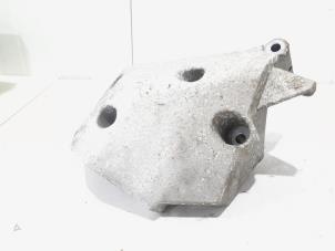 Używane Wspornik silnika Volkswagen Polo IV (9N1/2/3) 1.4 TDI 80 Cena € 19,00 Procedura marży oferowane przez GEJO Revisie & Onderdelen BV