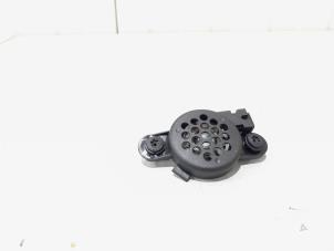 Begagnade Högtalare Volkswagen Passat Variant (3G5) 1.6 TDI 16V Pris € 4,00 Marginaltabell erbjuds av GEJO Revisie & Onderdelen BV