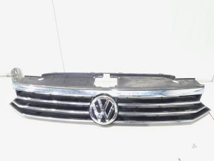 Begagnade Grill Volkswagen Passat Variant (3G5) 1.6 TDI 16V Pris € 200,00 Marginaltabell erbjuds av GEJO Revisie & Onderdelen BV