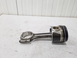 Gebruikte Drijfstang Audi A4 Avant (B9) 2.0 TDI Ultra 16V Prijs € 55,00 Margeregeling aangeboden door GEJO Revisie & Onderdelen BV