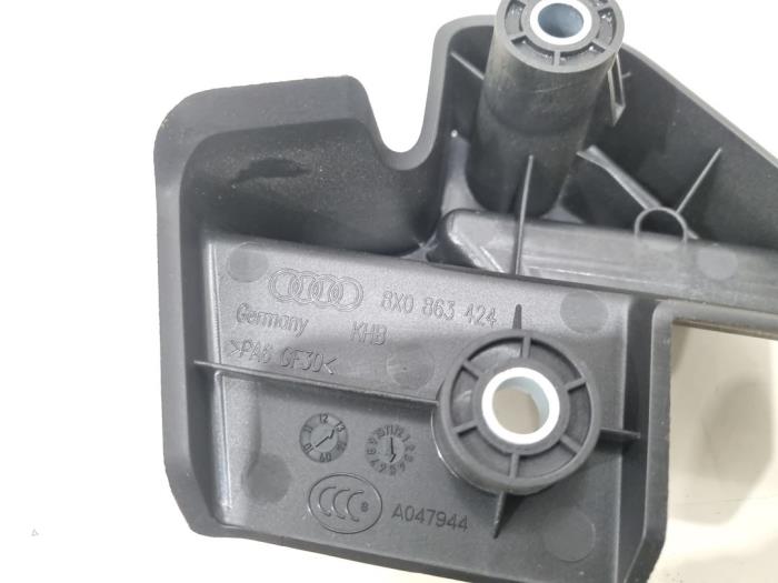 Hoedenplank Steun van een Audi A1 Sportback (8XA/8XF) 1.6 TDI 16V 2013