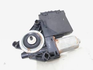 Używane Silnik szyby drzwiowej Lynk &amp; Co 01 1.5 PHEV Cena € 8,95 Procedura marży oferowane przez GEJO Revisie & Onderdelen BV