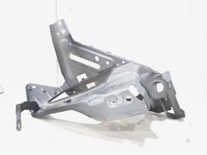 Begagnade Strålkastarram, vänster Lynk &amp; Co 01 1.5 PHEV Pris € 138,99 Marginaltabell erbjuds av GEJO Revisie & Onderdelen BV