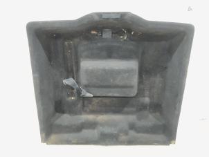 Gebruikte Opbergvak Lynk &amp; Co 01 1.5 PHEV Prijs € 49,00 Margeregeling aangeboden door GEJO Revisie & Onderdelen BV