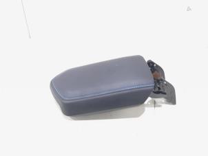 Begagnade Armstöd Lynk &amp; Co 01 1.5 Pris € 60,00 Marginaltabell erbjuds av GEJO Revisie & Onderdelen BV