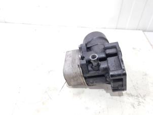 Gebruikte Oliefilterhuis Audi A1 Sportback (8XA/8XF) 1.6 TDI 16V Prijs € 18,00 Margeregeling aangeboden door GEJO Revisie & Onderdelen BV