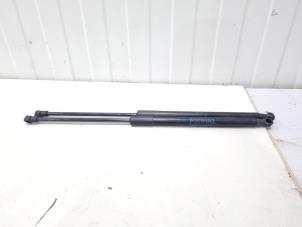 Begagnade Set med gasfjädrar för bagage BMW 1 serie (F21) 118i 1.5 TwinPower 12V Pris € 19,00 Marginaltabell erbjuds av GEJO Revisie & Onderdelen BV