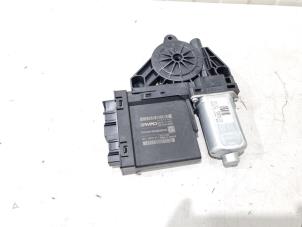 Używane Silnik szyby drzwiowej Volvo XC60 II (UZ) 2.0 T6 16V Recharge, Twin Engine AWD Cena € 17,00 Procedura marży oferowane przez GEJO Revisie & Onderdelen BV