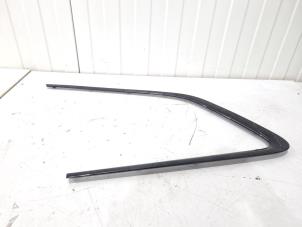 Begagnade Dekorstripe Volvo XC60 II (UZ) 2.0 T6 16V Recharge, Twin Engine AWD Pris € 20,00 Marginaltabell erbjuds av GEJO Revisie & Onderdelen BV