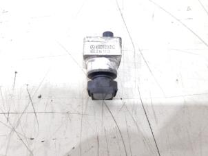 Begagnade Framåtriktad kamera Mercedes C (W206) C-300 2.0 EQ Boost Turbo Pris € 99,00 Marginaltabell erbjuds av GEJO Revisie & Onderdelen BV