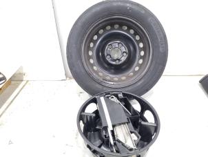 Gebruikte Krikset + reservewiel Mercedes C Estate (S204) 2.2 C-220 CDI 16V Prijs € 149,00 Margeregeling aangeboden door GEJO Revisie & Onderdelen BV