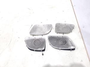 Gebruikte Speakerkap Mercedes C (W206) C-300 2.0 EQ Boost Turbo Prijs € 125,00 Margeregeling aangeboden door GEJO Revisie & Onderdelen BV