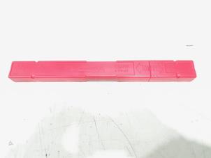 Gebruikte Gevarendriehoek BMW 2 serie Active Tourer (F45) 218i 1.5 TwinPower Turbo 12V Prijs € 6,00 Margeregeling aangeboden door GEJO Revisie & Onderdelen BV